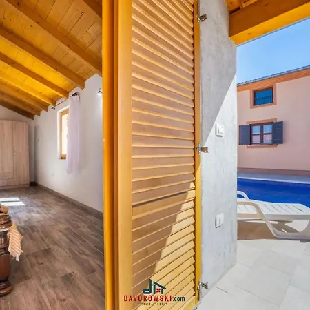 Ena Comfortable Villa