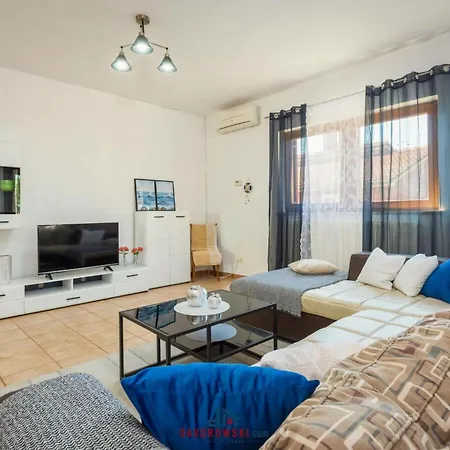 Ena Comfortable Pula
