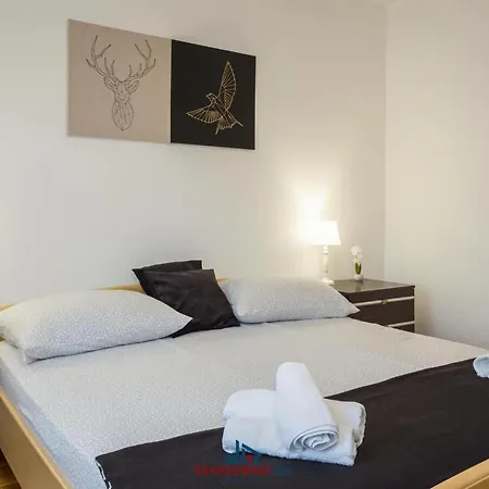 Ena Comfortable Villa Pula